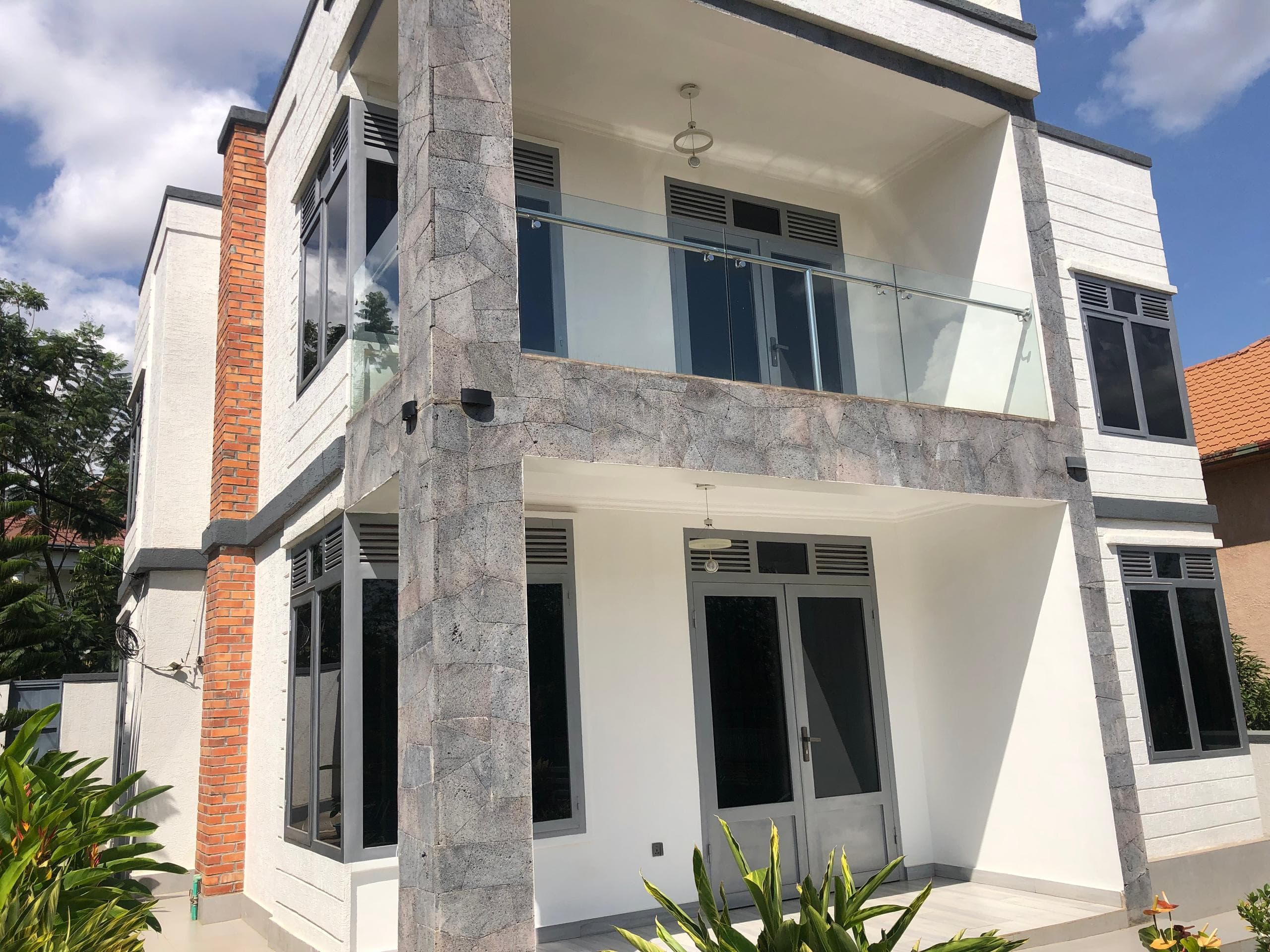 Modern Bungalow in Rebero